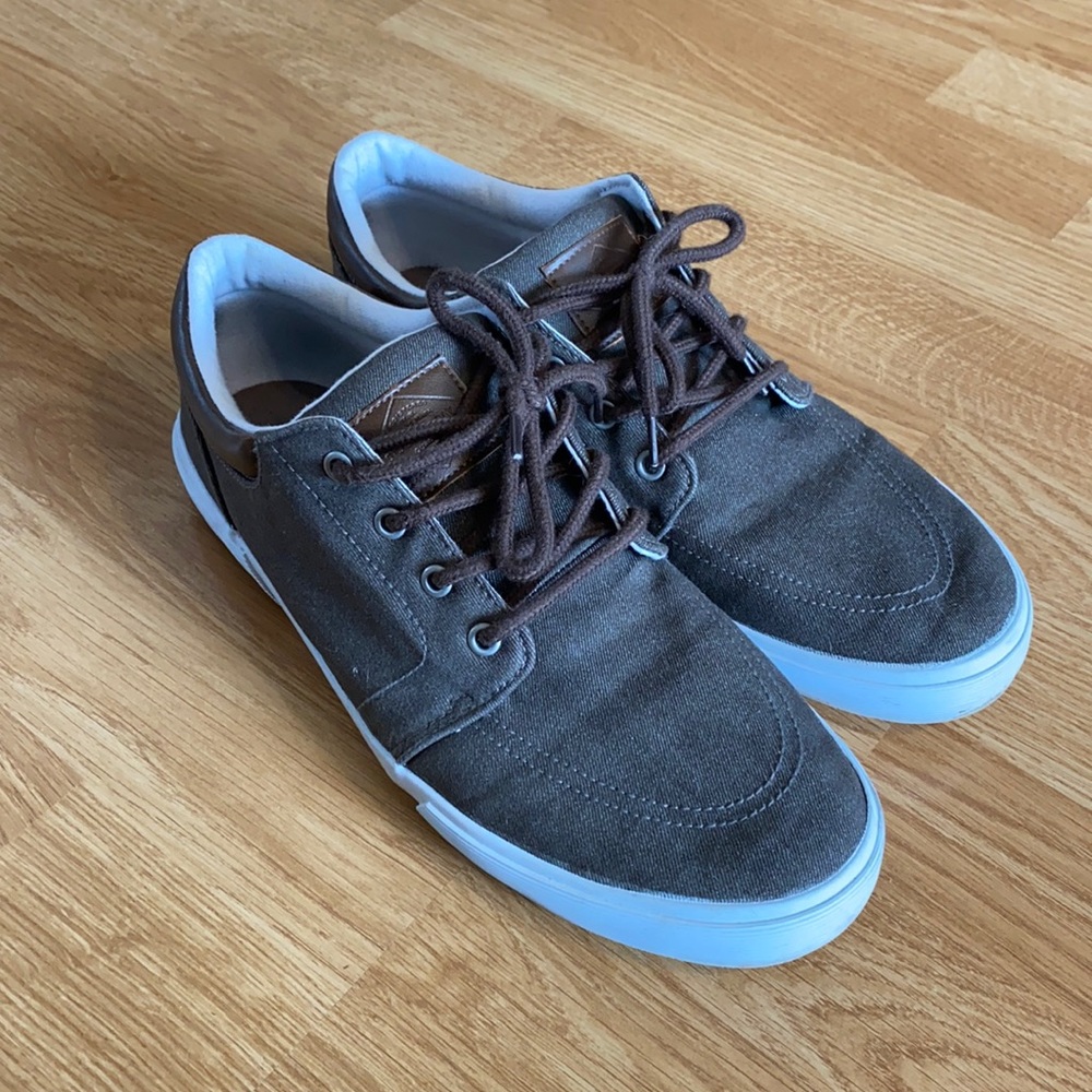 St John’s Bay men’s sneakers